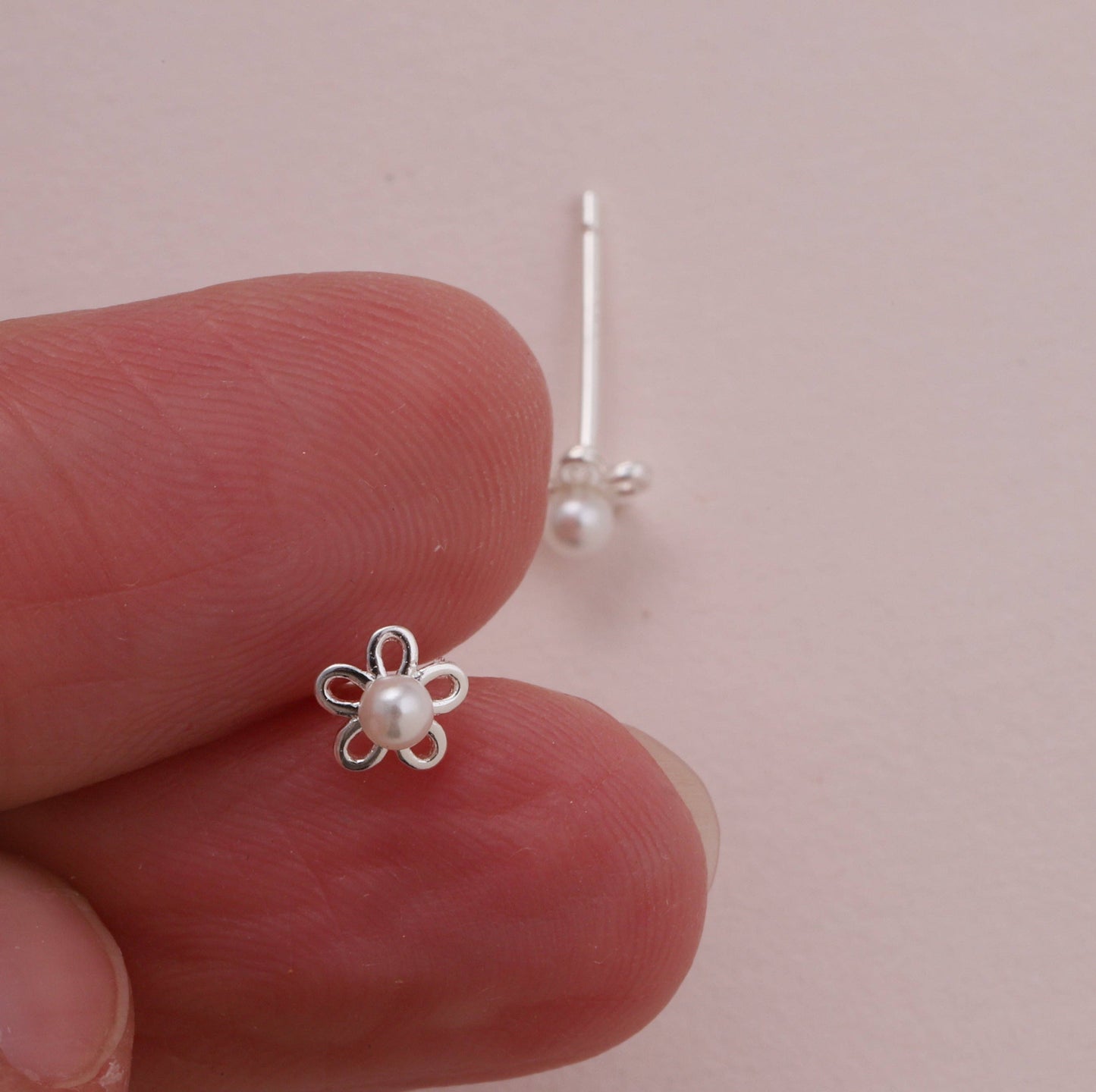 Attic Creations | Best Wishes | Pearl and Flower Stud Earrings Silver