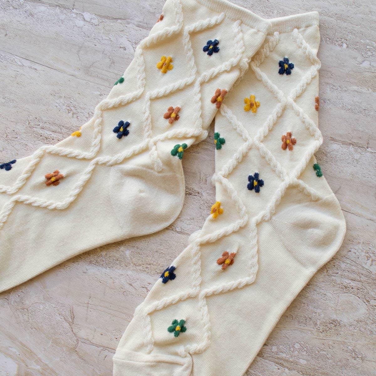 Tiepology | Ann Cottage Floral Casual Socks | Cream