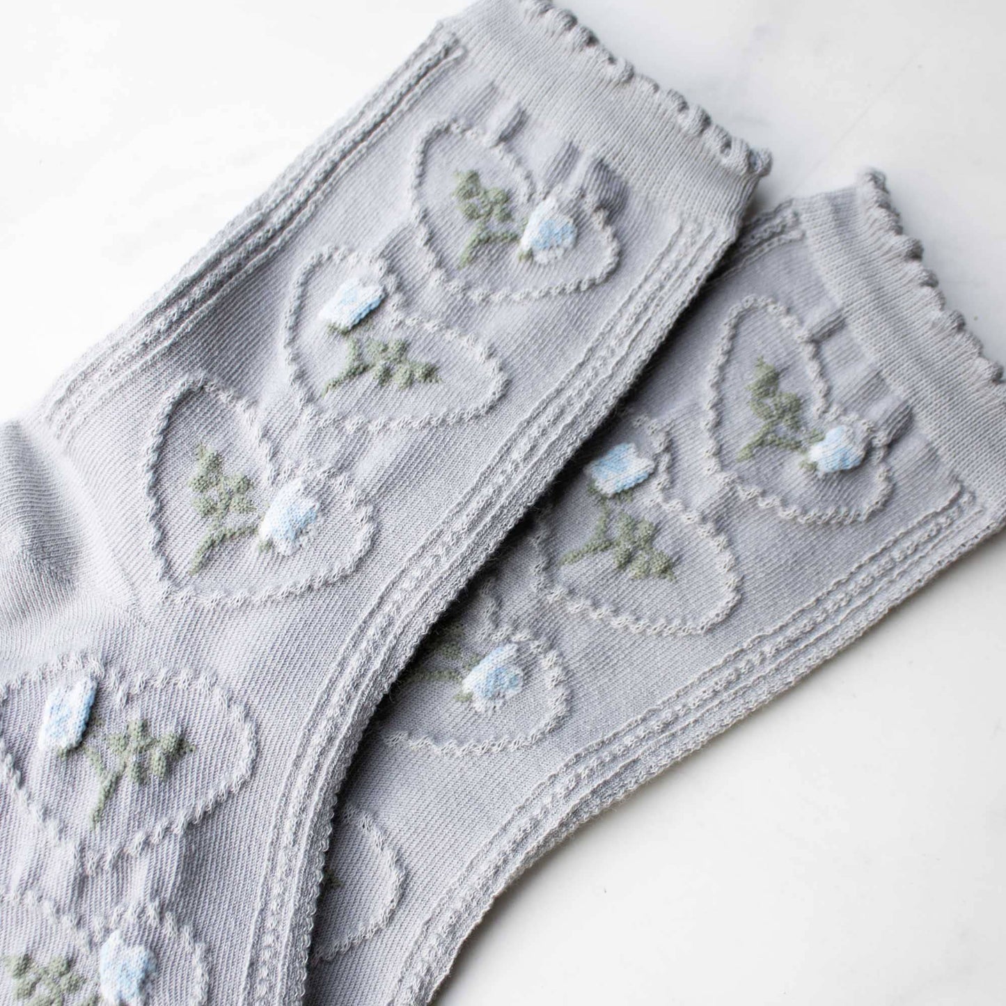 Tiepology | Women's Vintage Rose & Heart Casual Socks | Black