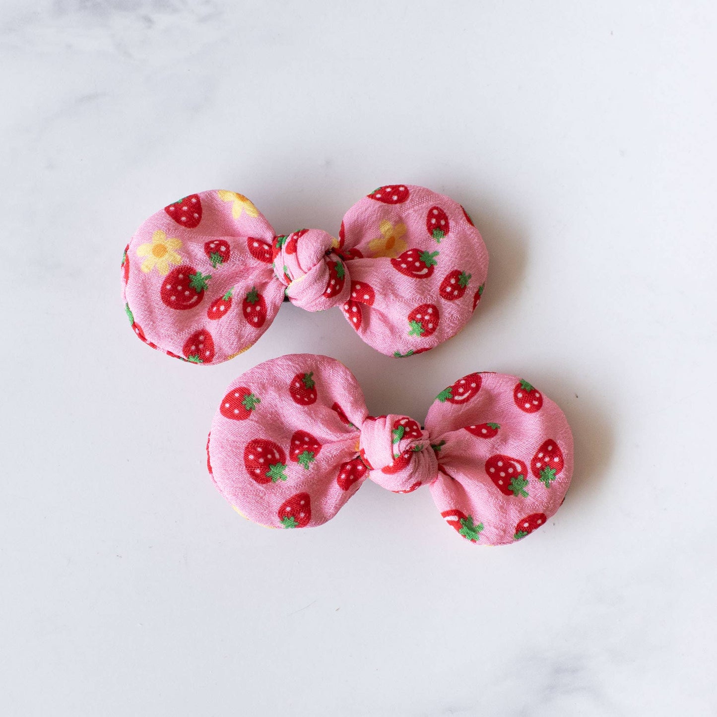 Tiepology | Strawberry Round Bow Hair Pin | Ivory