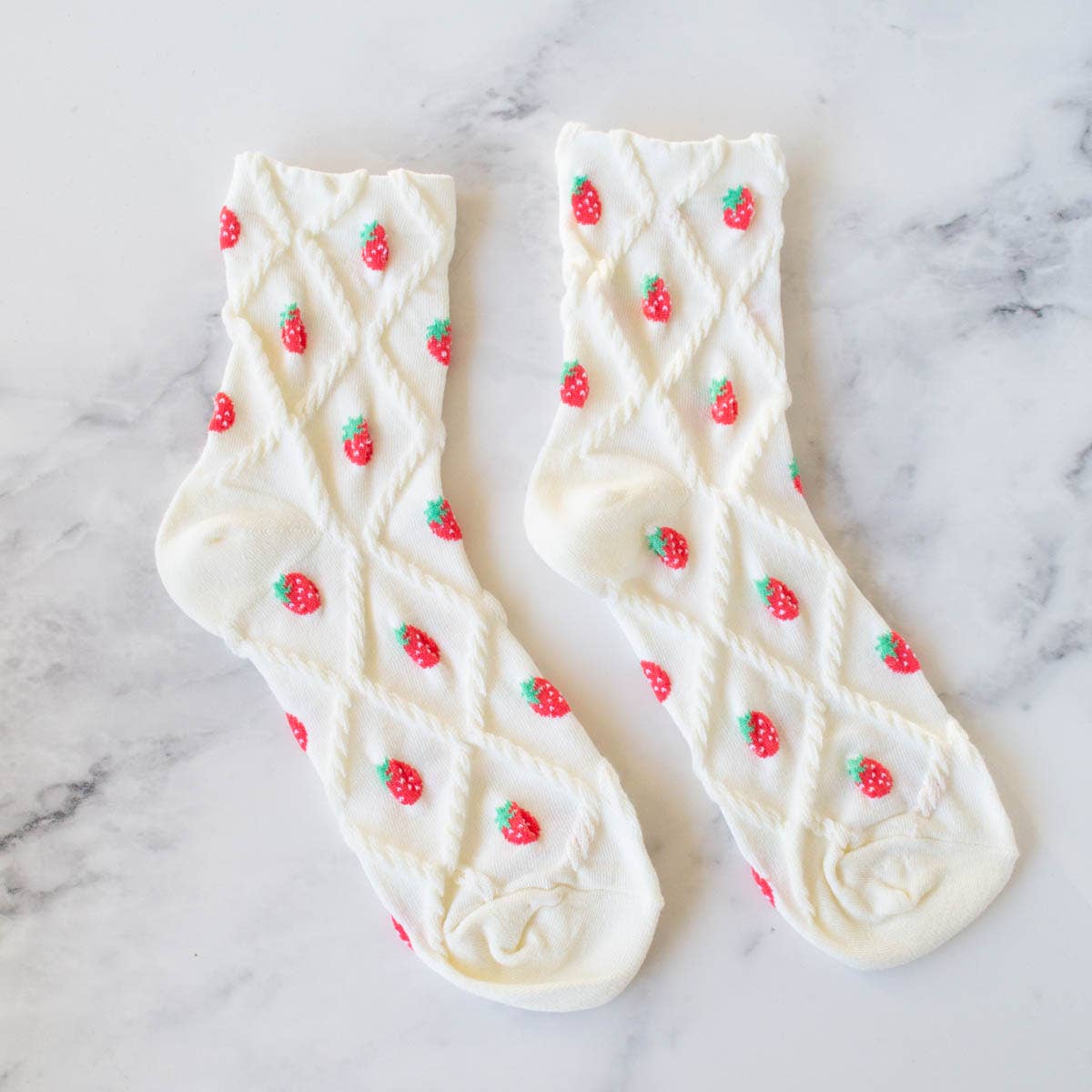 Tiepology | Strawberry Diamond Shape Casual Socks | Cream Strawberry