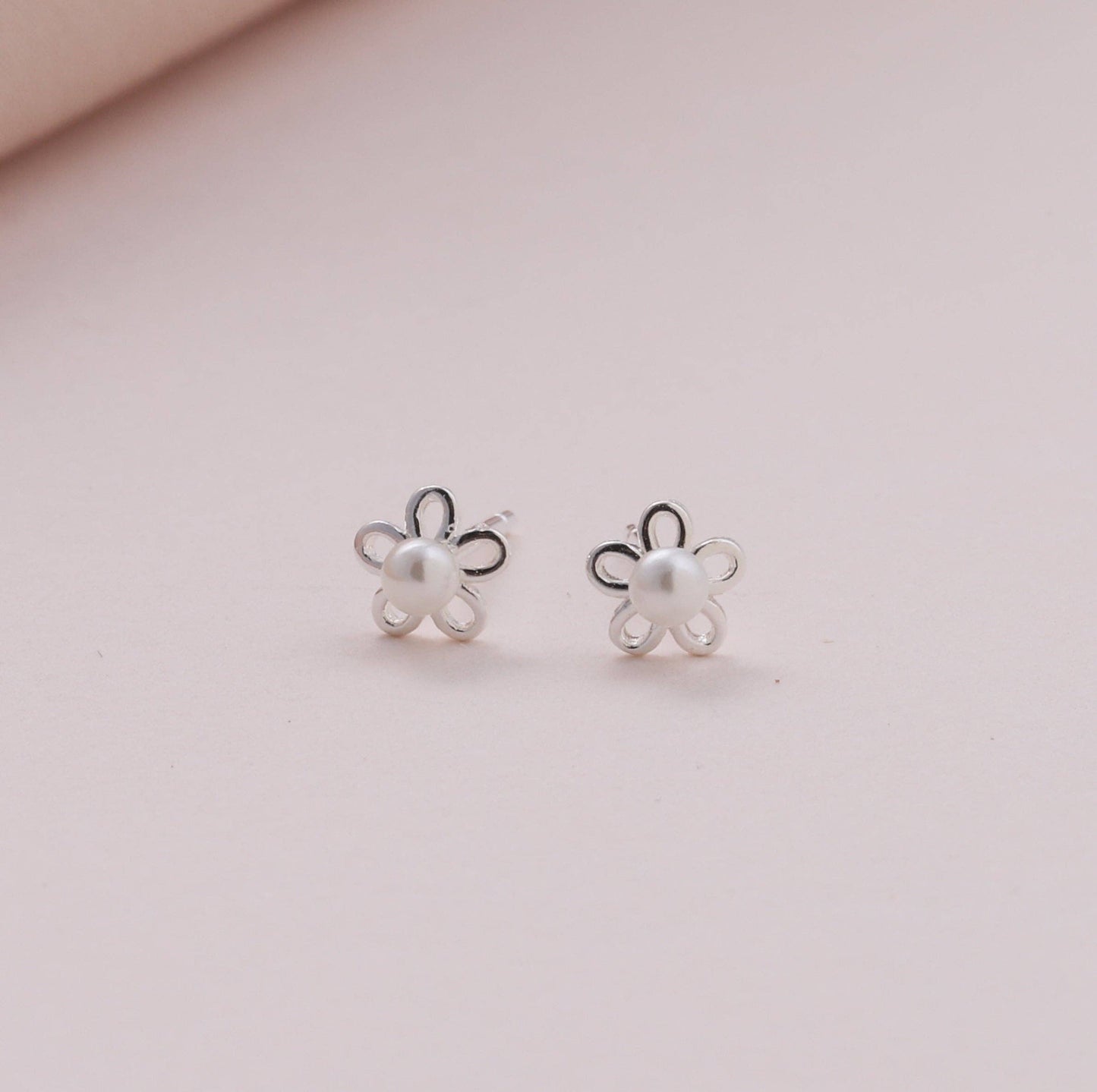 Attic Creations | Best Wishes | Pearl and Flower Stud Earrings Silver