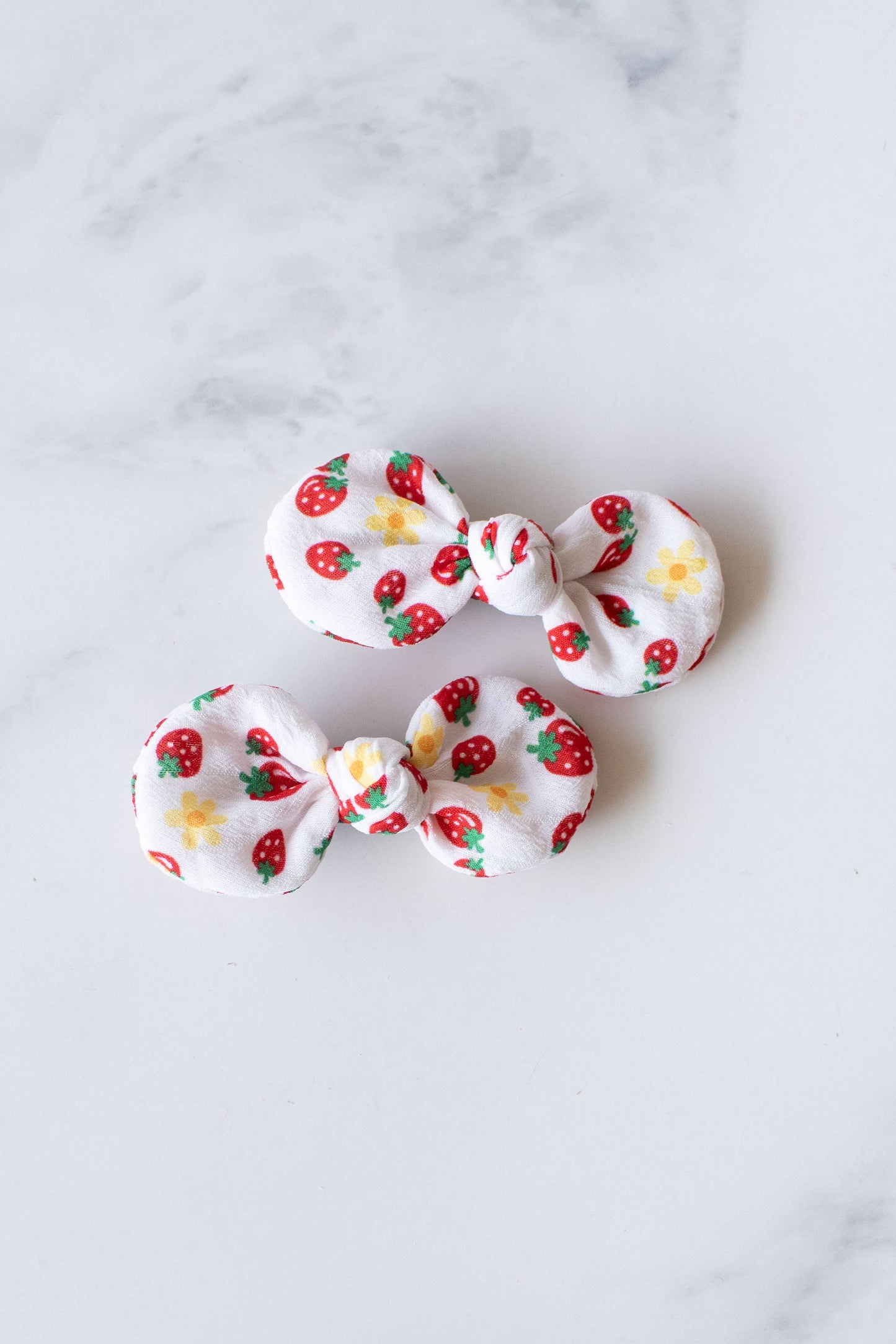 Tiepology | Strawberry Round Bow Hair Pin | Ivory