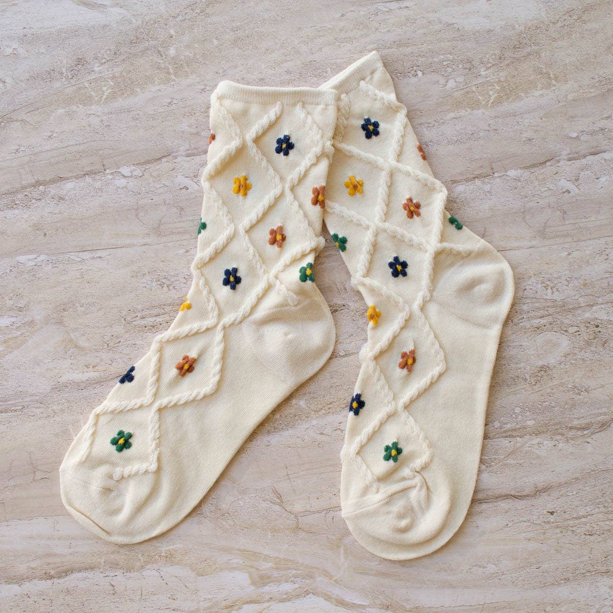 Tiepology | Ann Cottage Floral Casual Socks | Cream