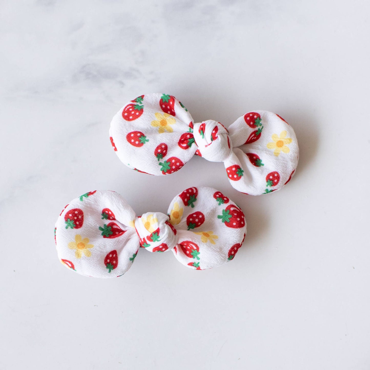 Tiepology | Strawberry Round Bow Hair Pin | Ivory